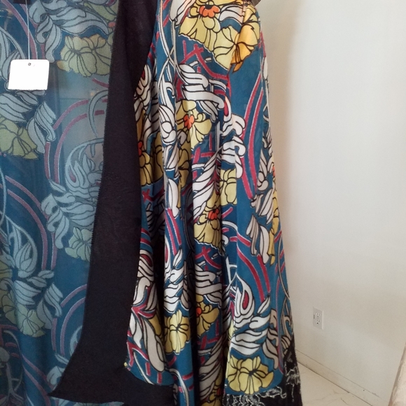 NEW VIOLET KAY BLUE PRINT TRIMMED IN BLACK SMALL - Picture 2 of 3